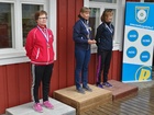 N50 sarjan mestarit palkintopallilla, vasemmalta Eeva Kyrönlahti, Minna Nygård ja Tiina Yä-Outinen. 