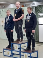 Sekajuoksun M16 sarjan mitalistit: kultaa Frans Laukka SaSA, hopeaa William Wilkman RS ja  pronssia Vili Vilen HlAS