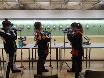 Anni ja Mira valmistautuvat peruskilpailuun.