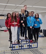 Y20 joukkue mitalistit