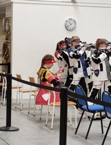 Jännitystä voi purkaa vaikka tutkimalla vesipulloa