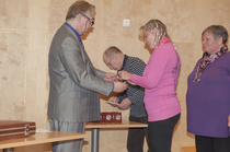 SaSA:n pronssijoukkue naisten trapissa Jaana Ahlroos ja Maija Laine. Kuvasta puuttuu Minna Ekqvist.