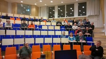 Vuosikokouksen osanottajia